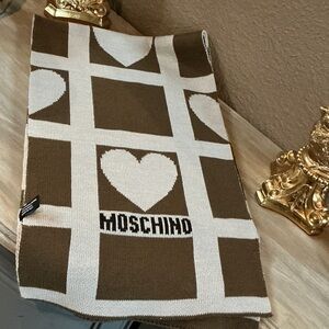 Moschino Heart Scarf. Excellent unused condition . Gift able item for Valentine